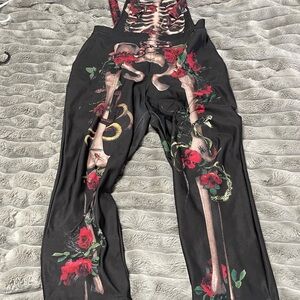 Ribs Print Black Overalls with Red Roses